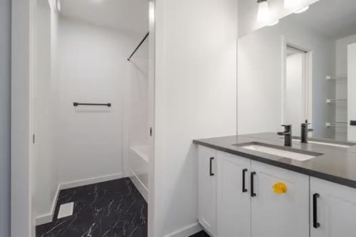 75 Royston Heath Nw, Calgary, AB - Indoor Photo Showing Bathroom