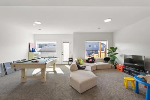 75 Royston Heath Nw, Calgary, AB - Indoor Photo Showing Other Room