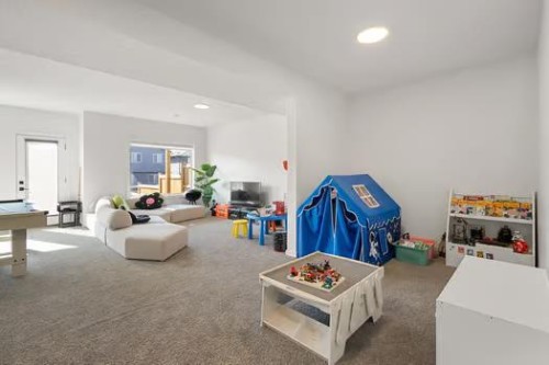 75 Royston Heath Nw, Calgary, AB - Indoor