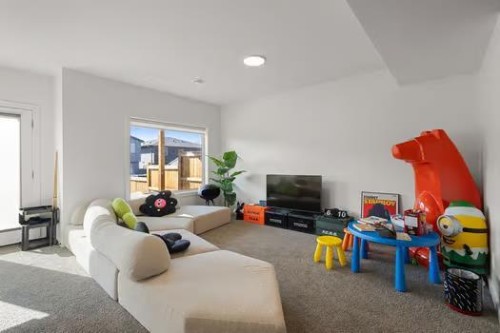 75 Royston Heath Nw, Calgary, AB - Indoor Photo Showing Living Room