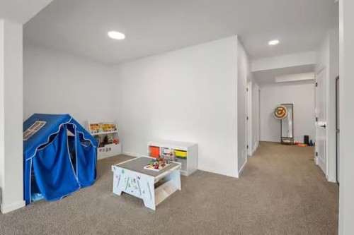 75 Royston Heath Nw, Calgary, AB - Indoor