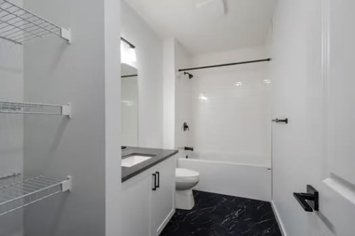 75 Royston Heath Nw, Calgary, AB - Indoor Photo Showing Bathroom