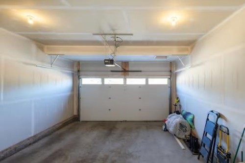 75 Royston Heath Nw, Calgary, AB - Indoor Photo Showing Garage
