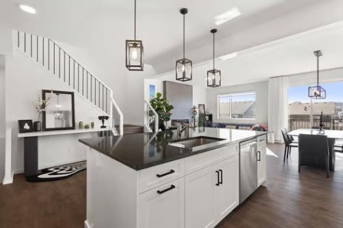 75 Royston Heath Nw, Calgary, AB - Indoor Photo Showing Kitchen