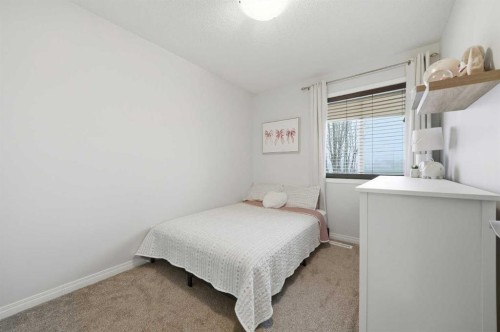 189 Elgin Meadows Park Se, Calgary, AB - Indoor Photo Showing Bedroom