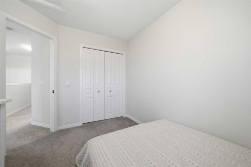 189 Elgin Meadows Park Se, Calgary, AB - Indoor Photo Showing Bedroom