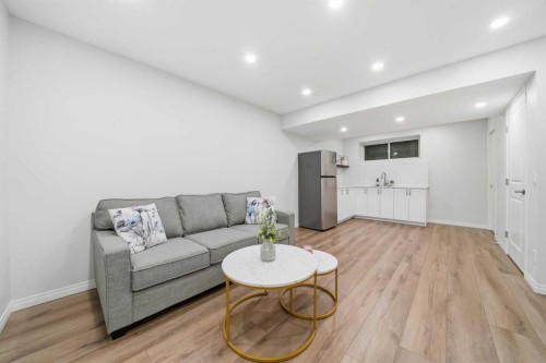 189 Elgin Meadows Park Se, Calgary, AB - Indoor Photo Showing Living Room