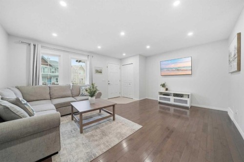 189 Elgin Meadows Park Se, Calgary, AB - Indoor Photo Showing Living Room