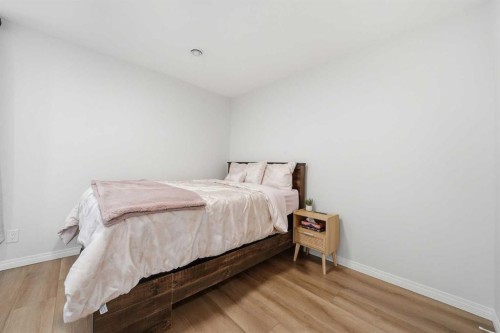 189 Elgin Meadows Park Se, Calgary, AB - Indoor Photo Showing Bedroom