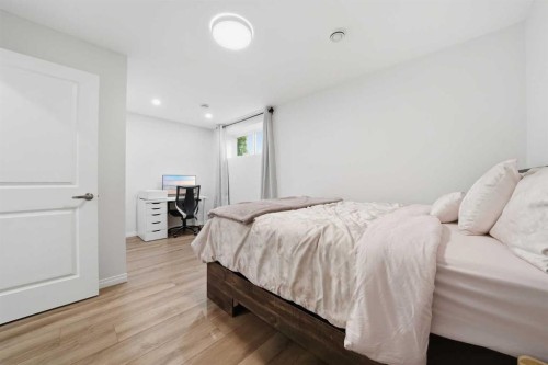 189 Elgin Meadows Park Se, Calgary, AB - Indoor Photo Showing Bedroom