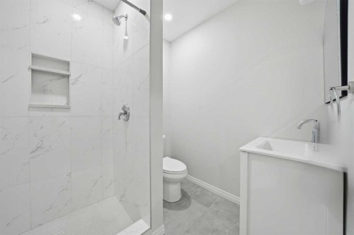 189 Elgin Meadows Park Se, Calgary, AB - Indoor Photo Showing Bathroom