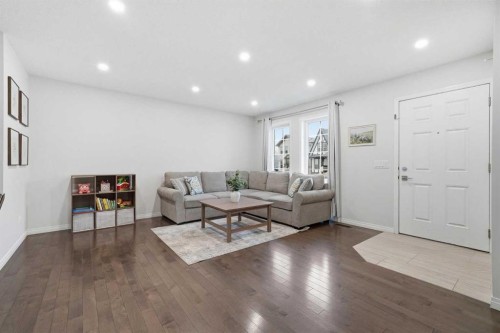 189 Elgin Meadows Park Se, Calgary, AB - Indoor Photo Showing Living Room