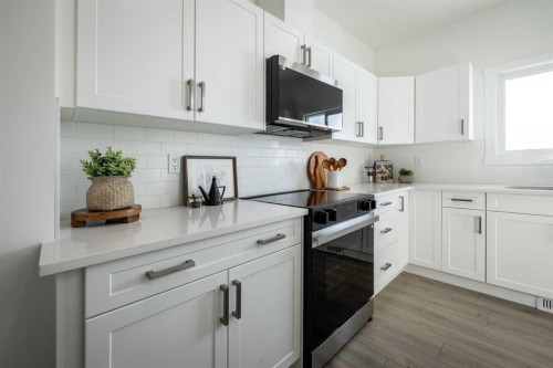 978 Edgefield Avenue, Strathmore, AB - Indoor Photo Showing Kitchen With Upgraded Kitchen