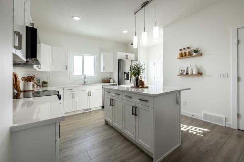 978 Edgefield Avenue, Strathmore, AB - Indoor Photo Showing Kitchen With Upgraded Kitchen
