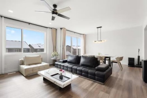 67 Royston Heath Nw, Calgary, AB - Indoor Photo Showing Living Room