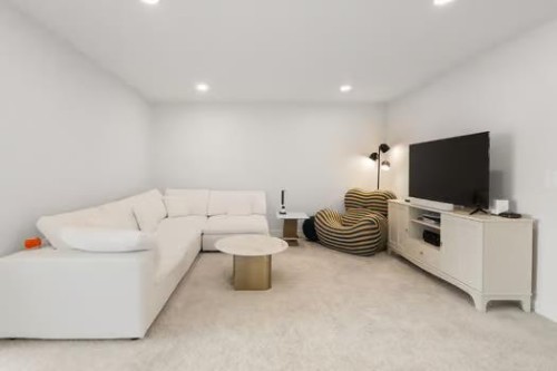 67 Royston Heath Nw, Calgary, AB - Indoor