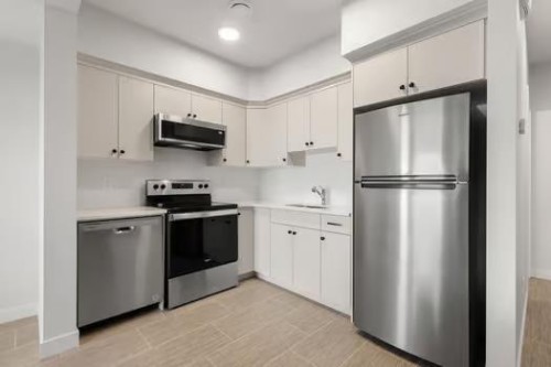67 Royston Heath Nw, Calgary, AB - Indoor Photo Showing Kitchen