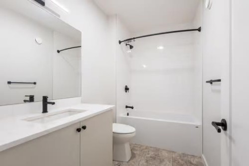 67 Royston Heath Nw, Calgary, AB - Indoor Photo Showing Bathroom