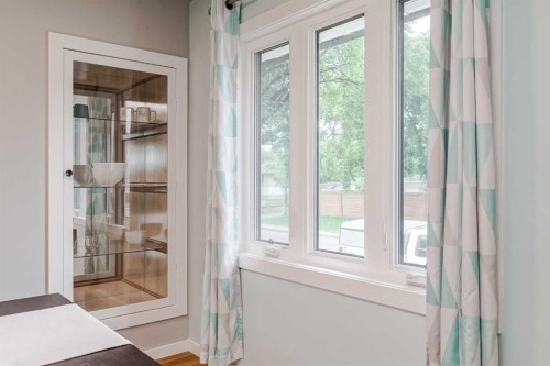 1204 18 Street Ne, Calgary, AB - Indoor Photo Showing Other Room