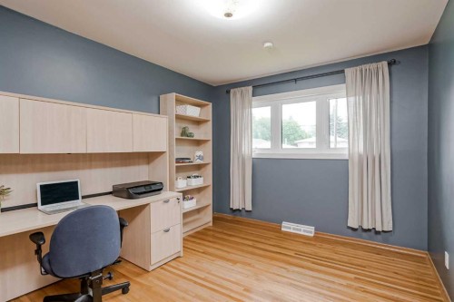 1204 18 Street Ne, Calgary, AB - Indoor Photo Showing Office