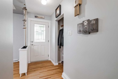 1204 18 Street Ne, Calgary, AB - Indoor Photo Showing Other Room