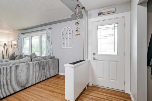 1204 18 Street Ne, Calgary, AB - Indoor