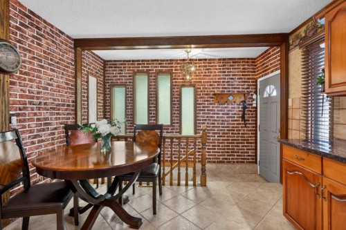 19 Beaupre Crescent Nw, Calgary, AB - Indoor Photo Showing Dining Room