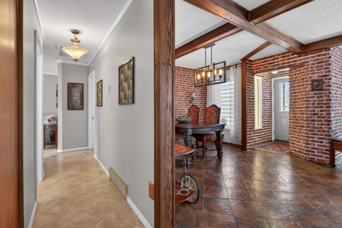 19 Beaupre Crescent Nw, Calgary, AB - Indoor Photo Showing Other Room