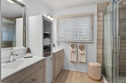 19 Beaupre Crescent Nw, Calgary, AB - Indoor Photo Showing Bathroom