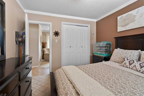 19 Beaupre Crescent Nw, Calgary, AB - Indoor Photo Showing Bedroom