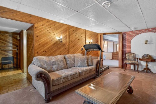 19 Beaupre Crescent Nw, Calgary, AB - Indoor