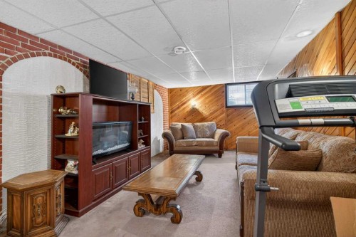 19 Beaupre Crescent Nw, Calgary, AB - Indoor