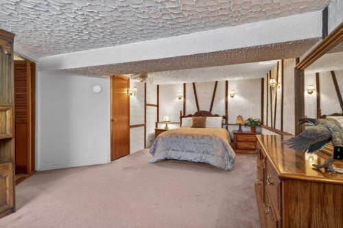 19 Beaupre Crescent Nw, Calgary, AB - Indoor Photo Showing Bedroom