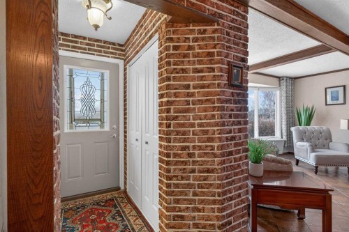 19 Beaupre Crescent Nw, Calgary, AB - Indoor Photo Showing Other Room