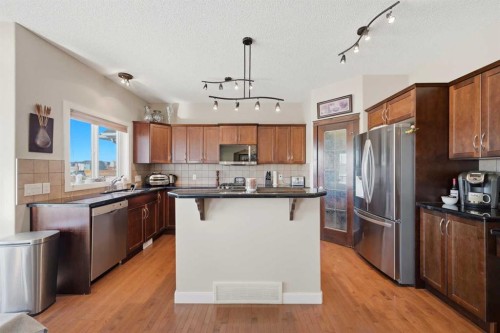 212 Springmere Road, Chestermere, AB - Indoor Photo Showing Kitchen With Upgraded Kitchen
