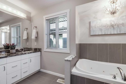 2729 Cochrane Road Nw, Calgary, AB - Indoor Photo Showing Bathroom
