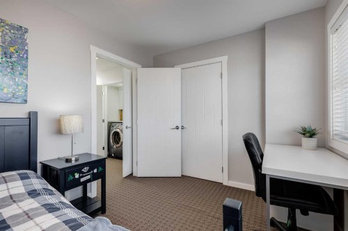 2729 Cochrane Road Nw, Calgary, AB - Indoor Photo Showing Bedroom