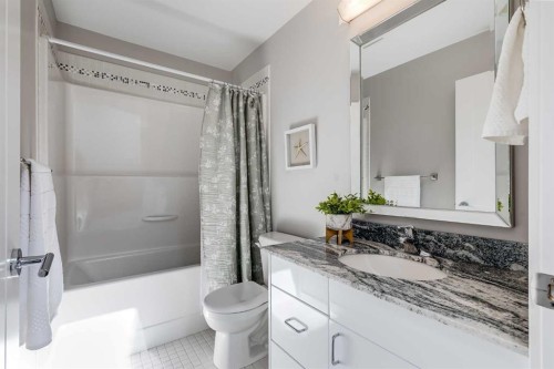 2729 Cochrane Road Nw, Calgary, AB - Indoor Photo Showing Bathroom