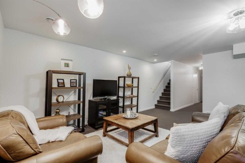 2729 Cochrane Road Nw, Calgary, AB - Indoor Photo Showing Living Room