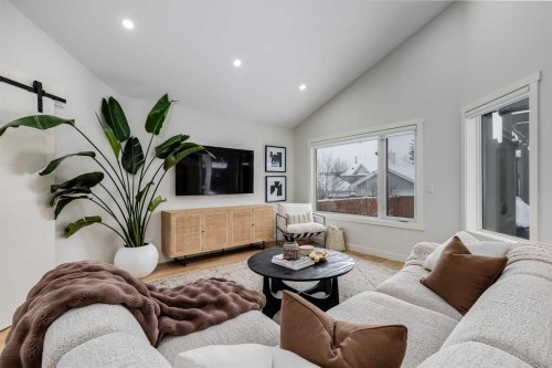 9810 Hidden Valley Drive Nw, Calgary, AB - Indoor Photo Showing Living Room