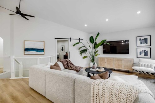 9810 Hidden Valley Drive Nw, Calgary, AB - Indoor Photo Showing Living Room
