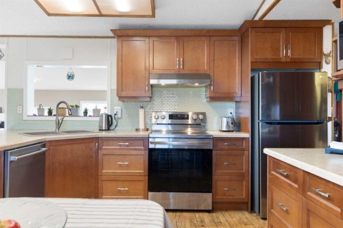 245042 Range Road 251, Rural Wheatland County, AB - Indoor Photo Showing Kitchen