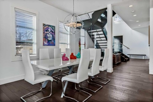 405 29 Avenue Ne, Calgary, AB - Indoor Photo Showing Dining Room