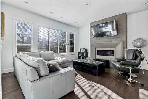 405 29 Avenue Ne, Calgary, AB - Indoor Photo Showing Living Room With Fireplace
