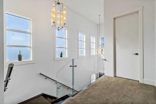 405 29 Avenue Ne, Calgary, AB - Indoor Photo Showing Other Room