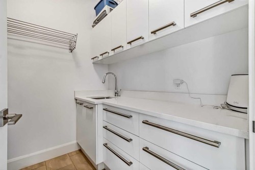 405 29 Avenue Ne, Calgary, AB - Indoor Photo Showing Other Room