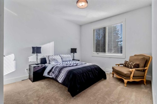 405 29 Avenue Ne, Calgary, AB - Indoor Photo Showing Bedroom
