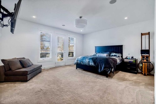 405 29 Avenue Ne, Calgary, AB - Indoor Photo Showing Bedroom
