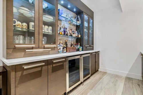 405 29 Avenue Ne, Calgary, AB - Indoor Photo Showing Other Room