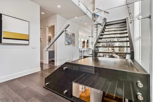 405 29 Avenue Ne, Calgary, AB - Indoor Photo Showing Other Room